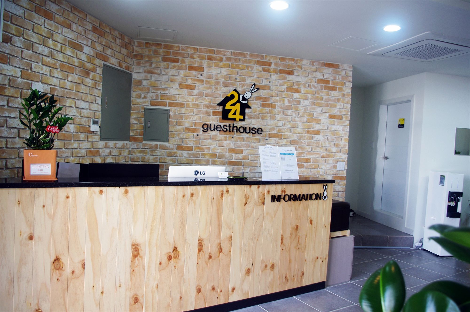24 Guesthouse Yeosu Exteriör bild